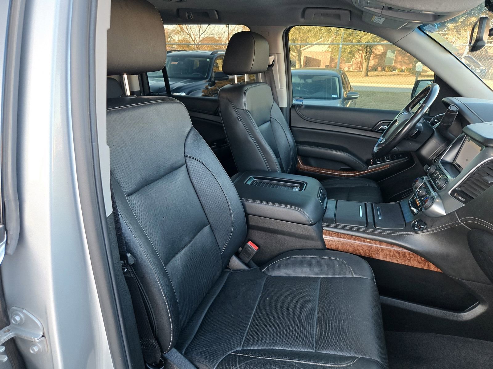 Used 2020 Chevrolet Suburban Premier image 28