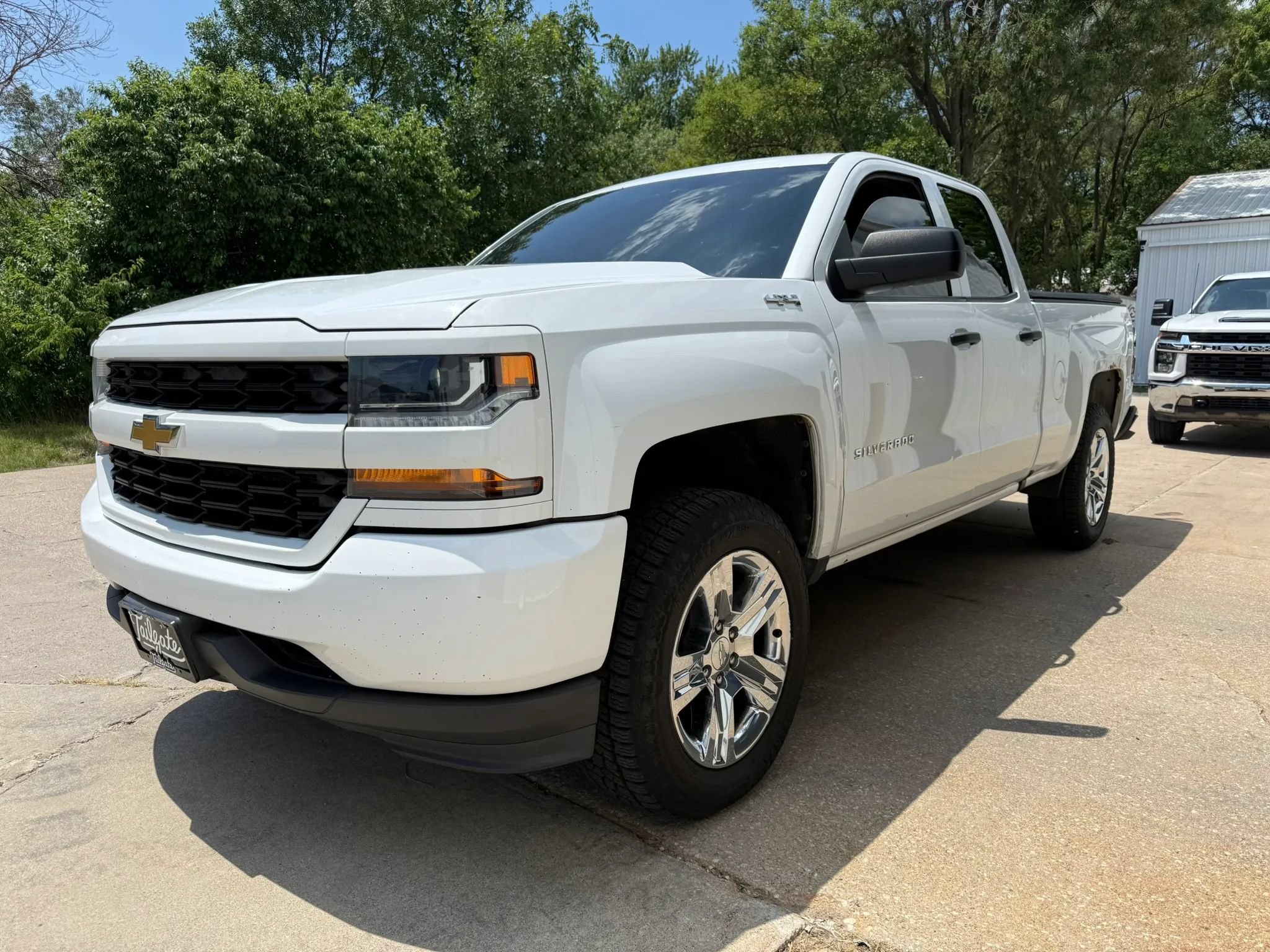 Used 2016 Chevrolet Silverado 1500 Custom w/ Custom Convenience Package AWD/4WD image 4