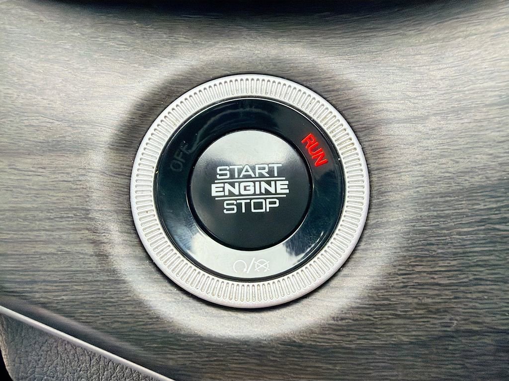 Used 2024 Jeep Grand Cherokee Limited image 37