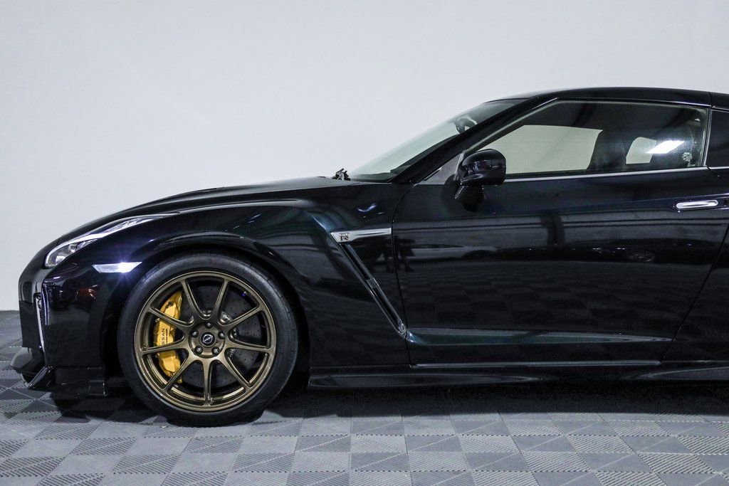 Used 2021 Nissan GT-R Premium AWD/4WD image 15