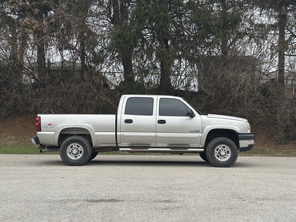 Used 2006 Chevrolet Silverado 2500 LT w/ Heavy-Duty Power Package image 4