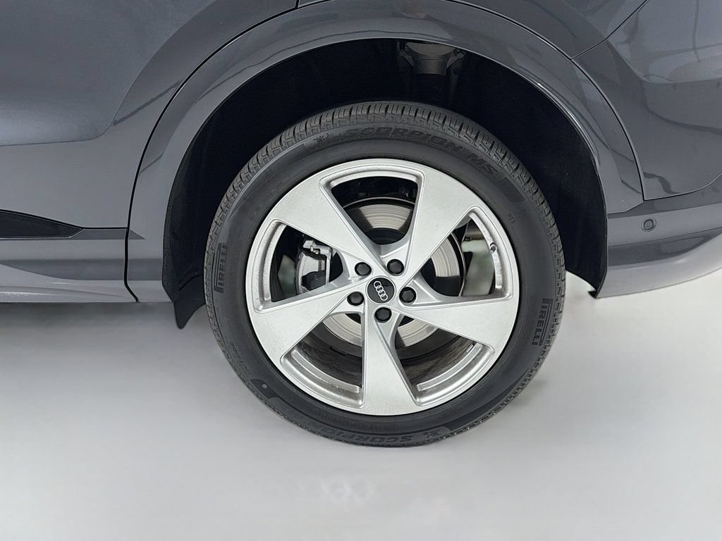 Certified 2025 Audi Q5 Premium Plus w/ Premium Plus AWD/4WD image 32