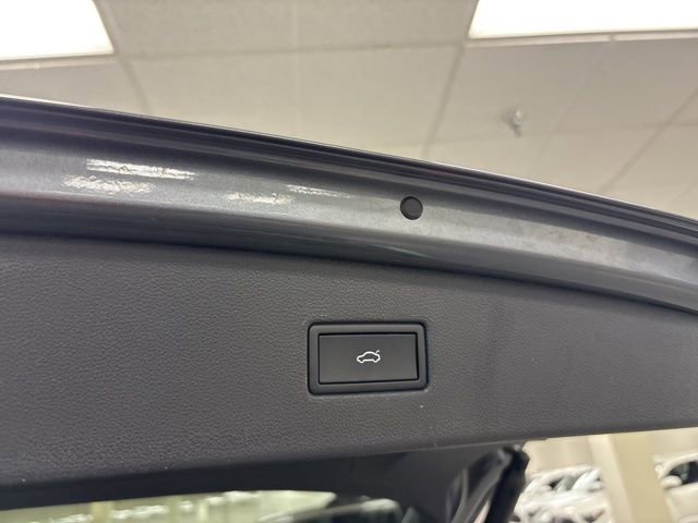 Used 2024 Volkswagen Tiguan SE w/ Panoramic Sunroof Package FWD image 13