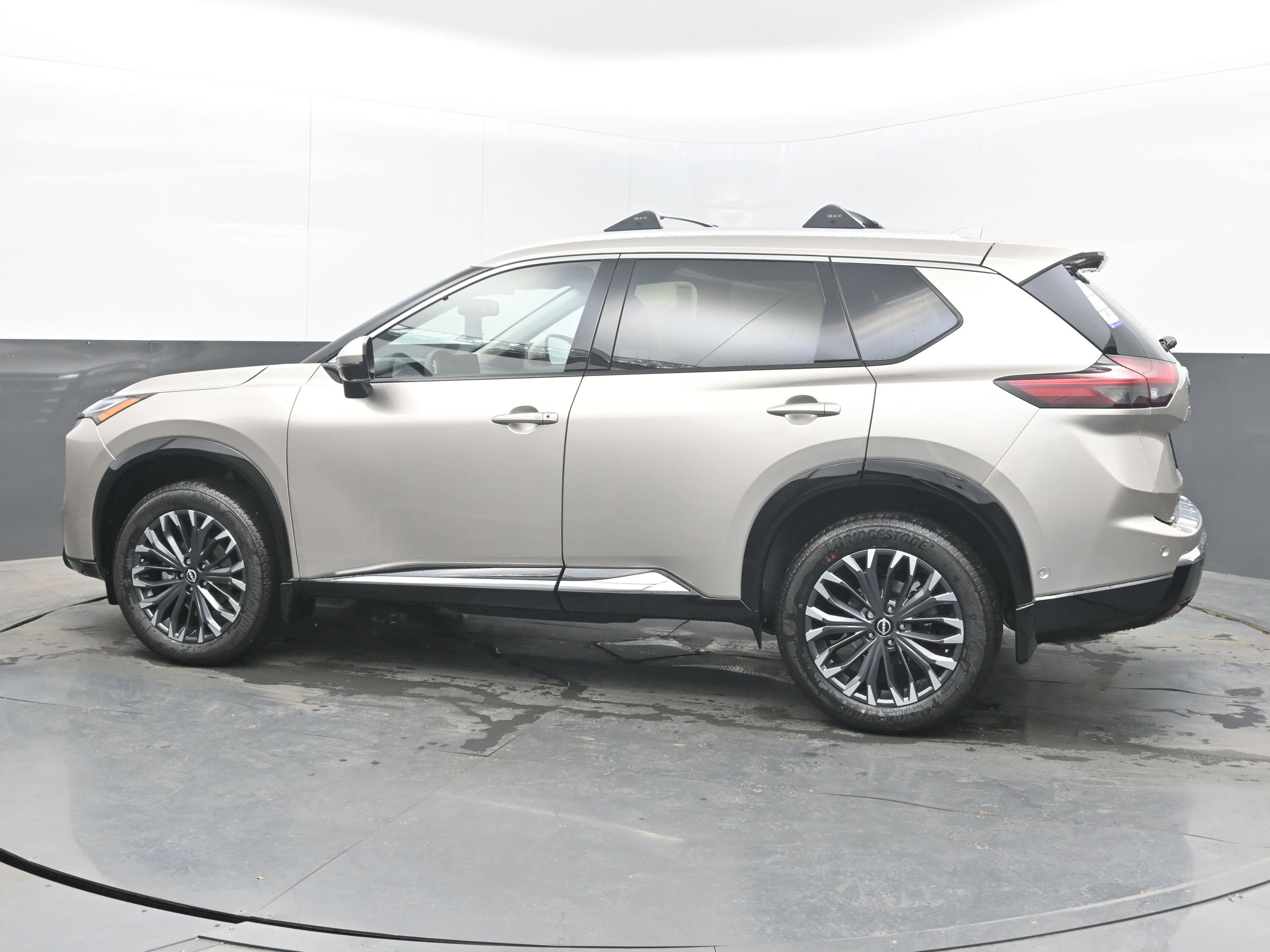 New 2026 Nissan Rogue Platinum image 5