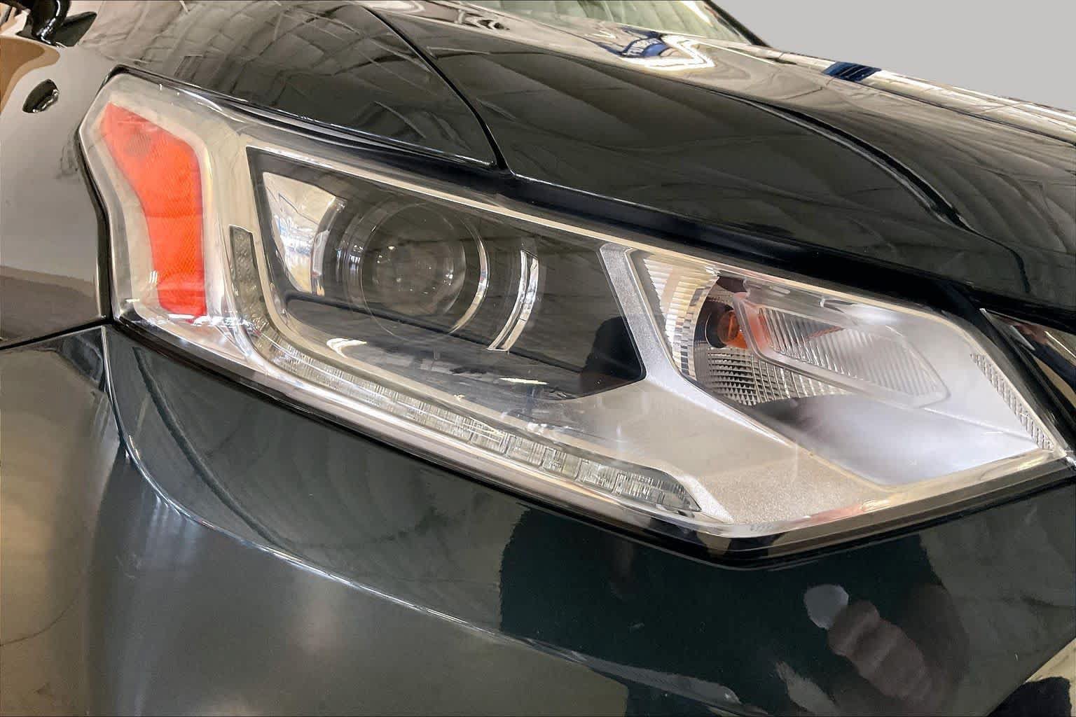 Used 2020 Chevrolet Traverse RS FWD image 24