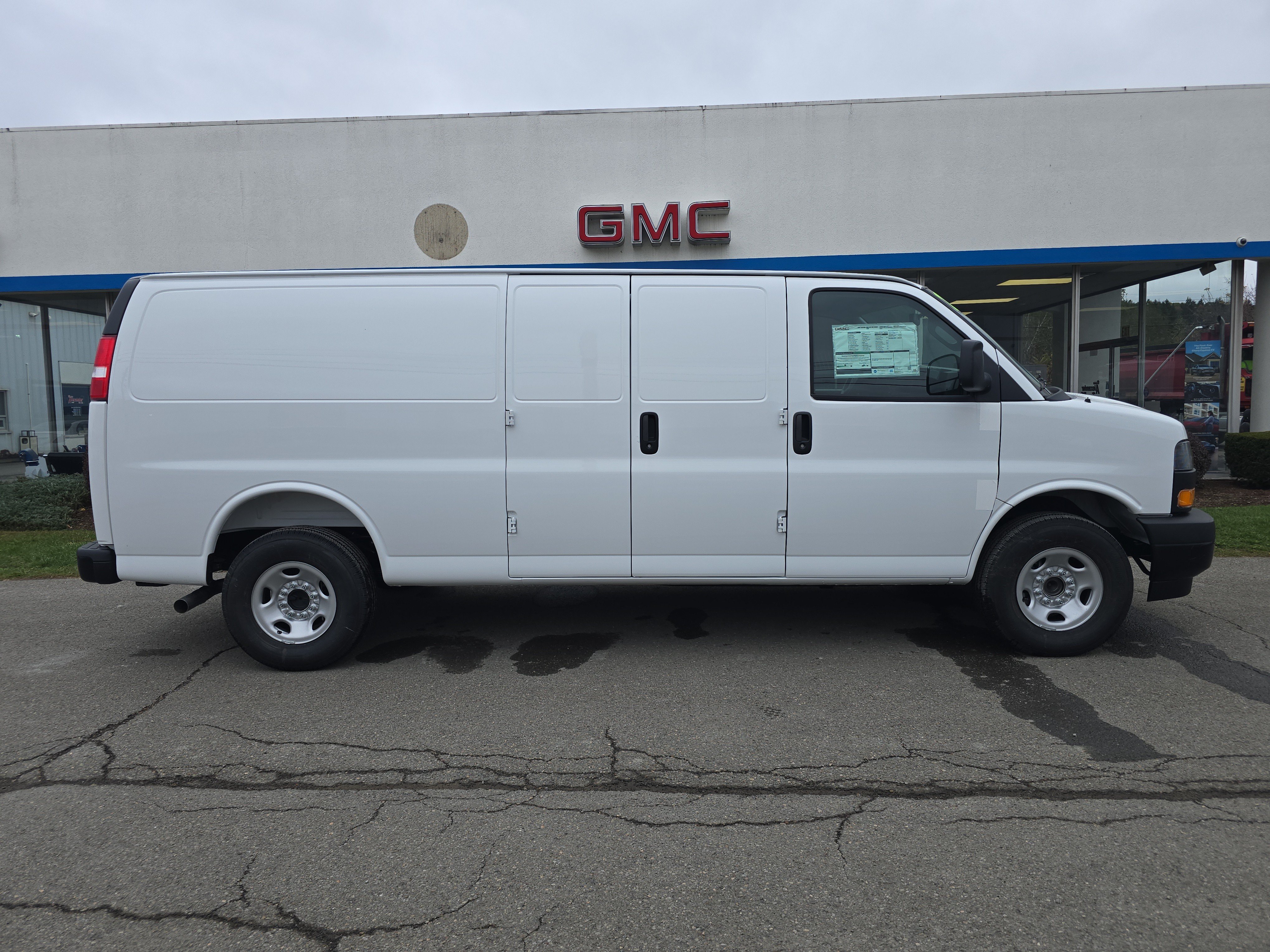 New 2025 GMC Savana 3500 Extended w/ Driver Convenience Package RWD image 2