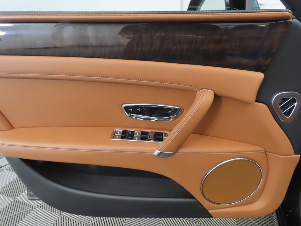 Used 2018 Bentley Flying Spur V8 image 24