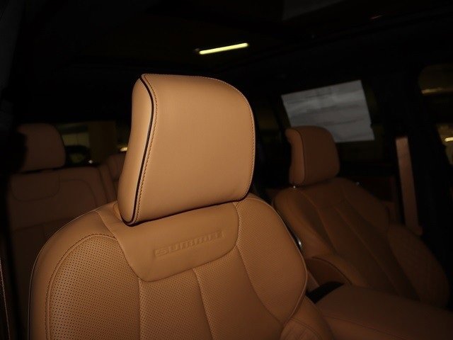 New 2022 Jeep Grand Cherokee Summit image 22