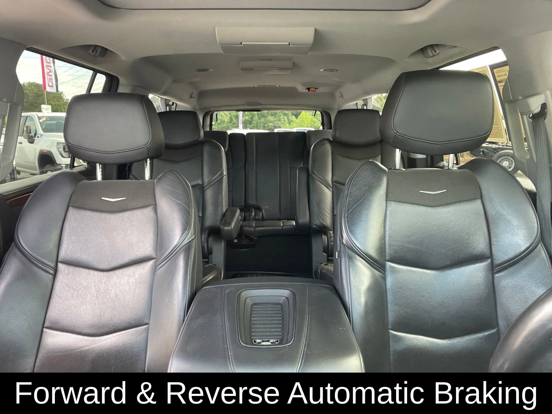 Used 2019 Cadillac Escalade ESV Premium Luxury RWD image 30