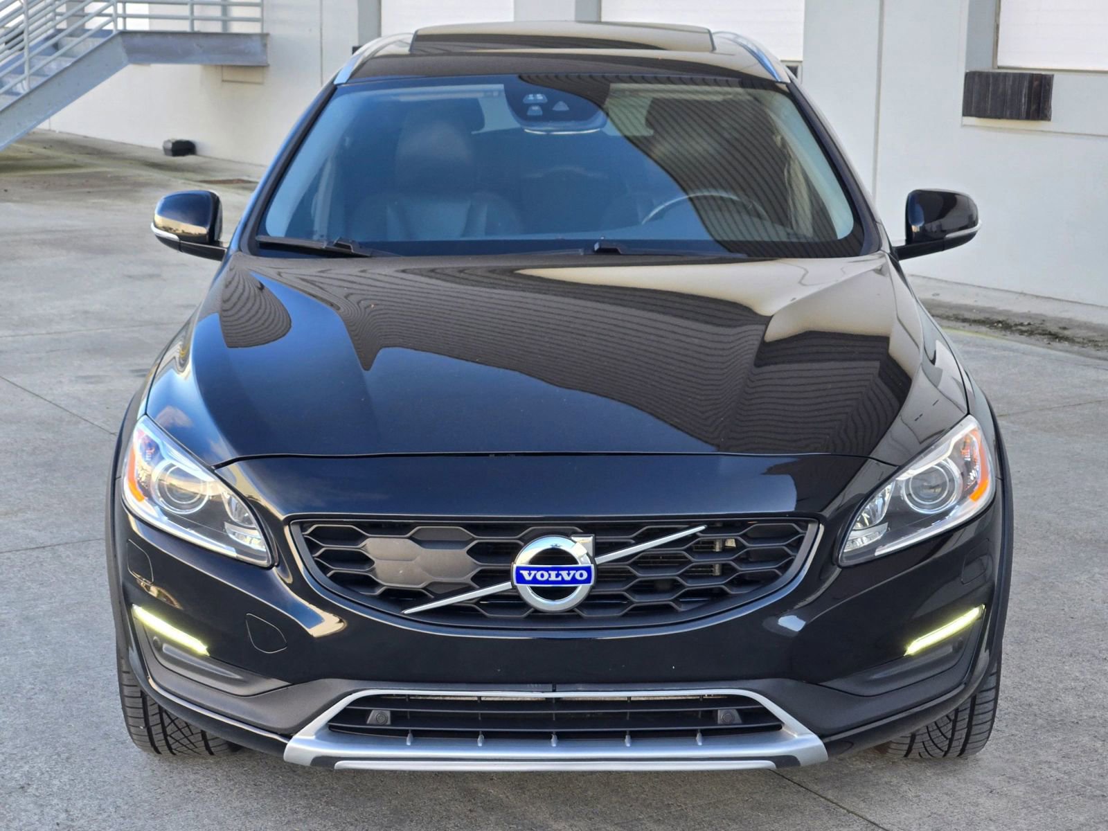 Used 2017 Volvo V60 T5 Cross Country Platinum w/ Climate Package image 3