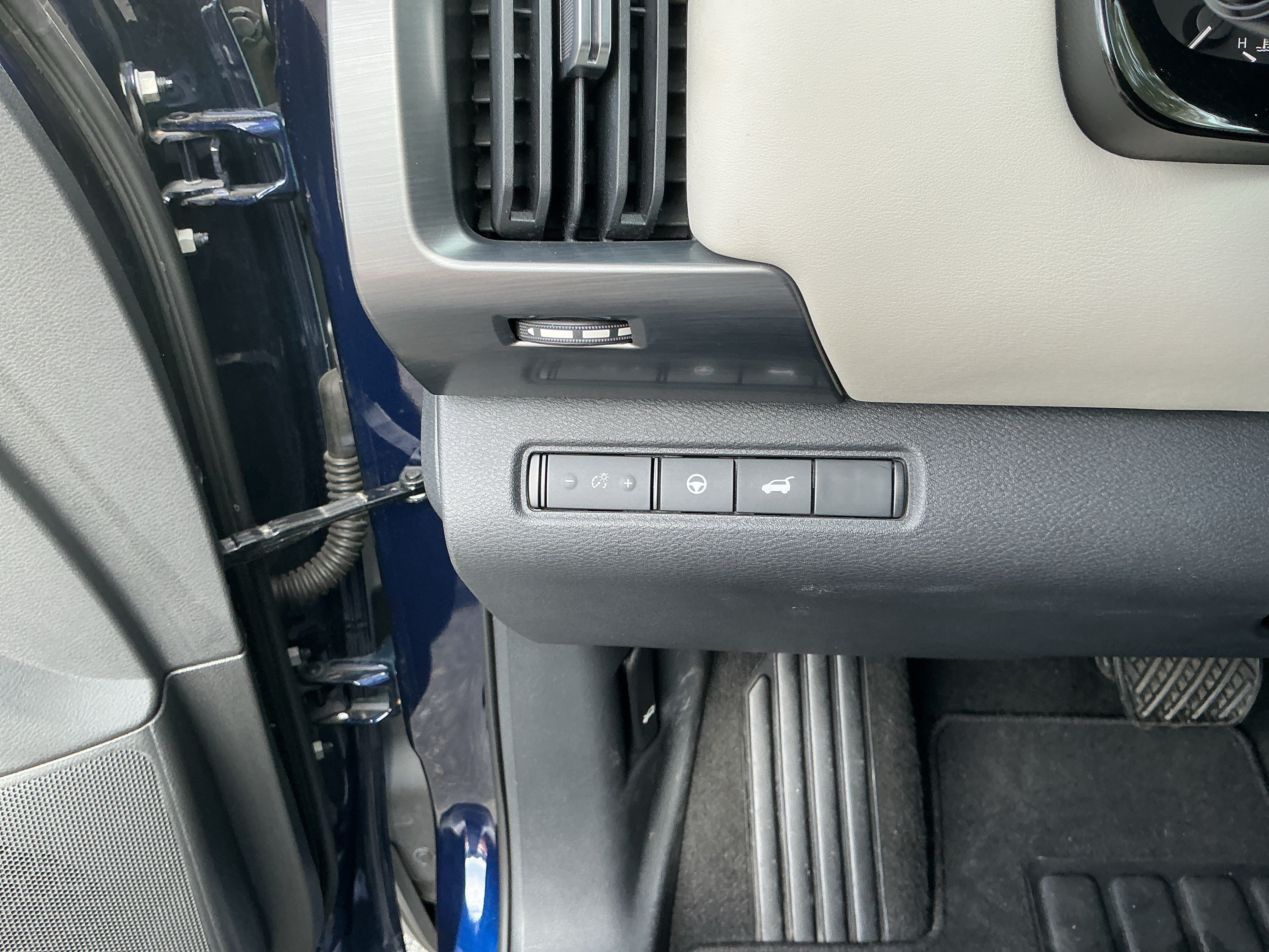 Certified 2022 Nissan Pathfinder SL FWD image 13