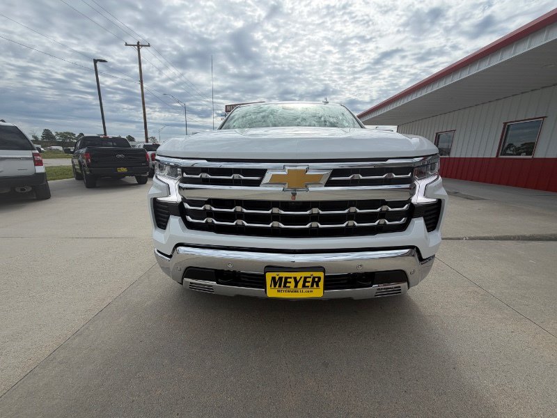 Used 2024 Chevrolet Silverado 1500 LTZ AWD/4WD image 3