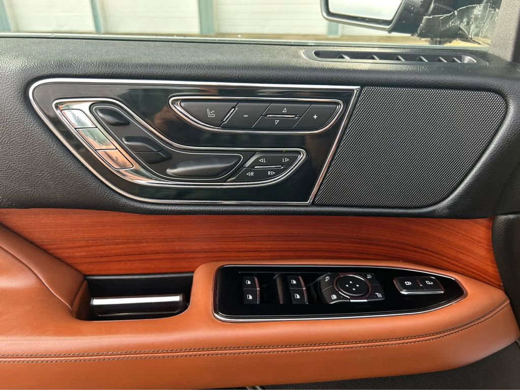 Used 2018 Lincoln Navigator L Reserve image 19