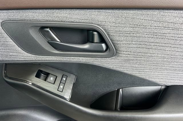 Used 2023 Nissan Rogue S image 22