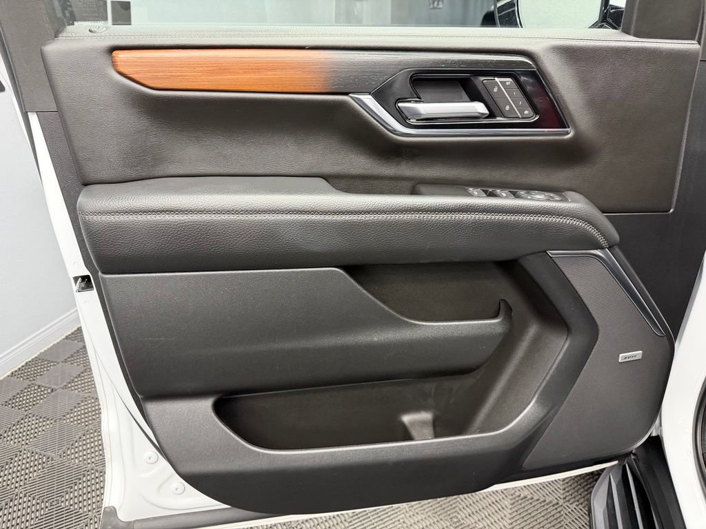 Used 2025 GMC Yukon Denali AWD/4WD image 36