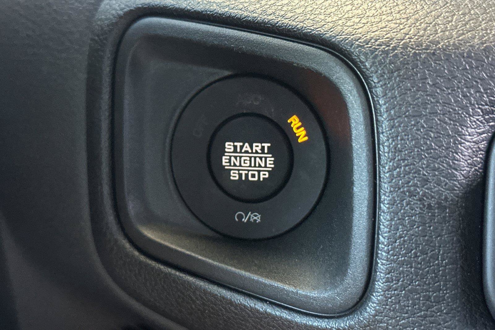 Certified 2025 Jeep Gladiator Sport AWD/4WD image 20