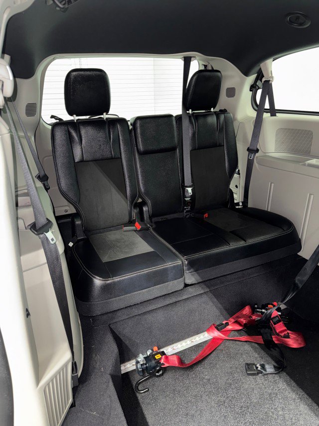 Used 2019 Dodge Grand Caravan SXT image 14