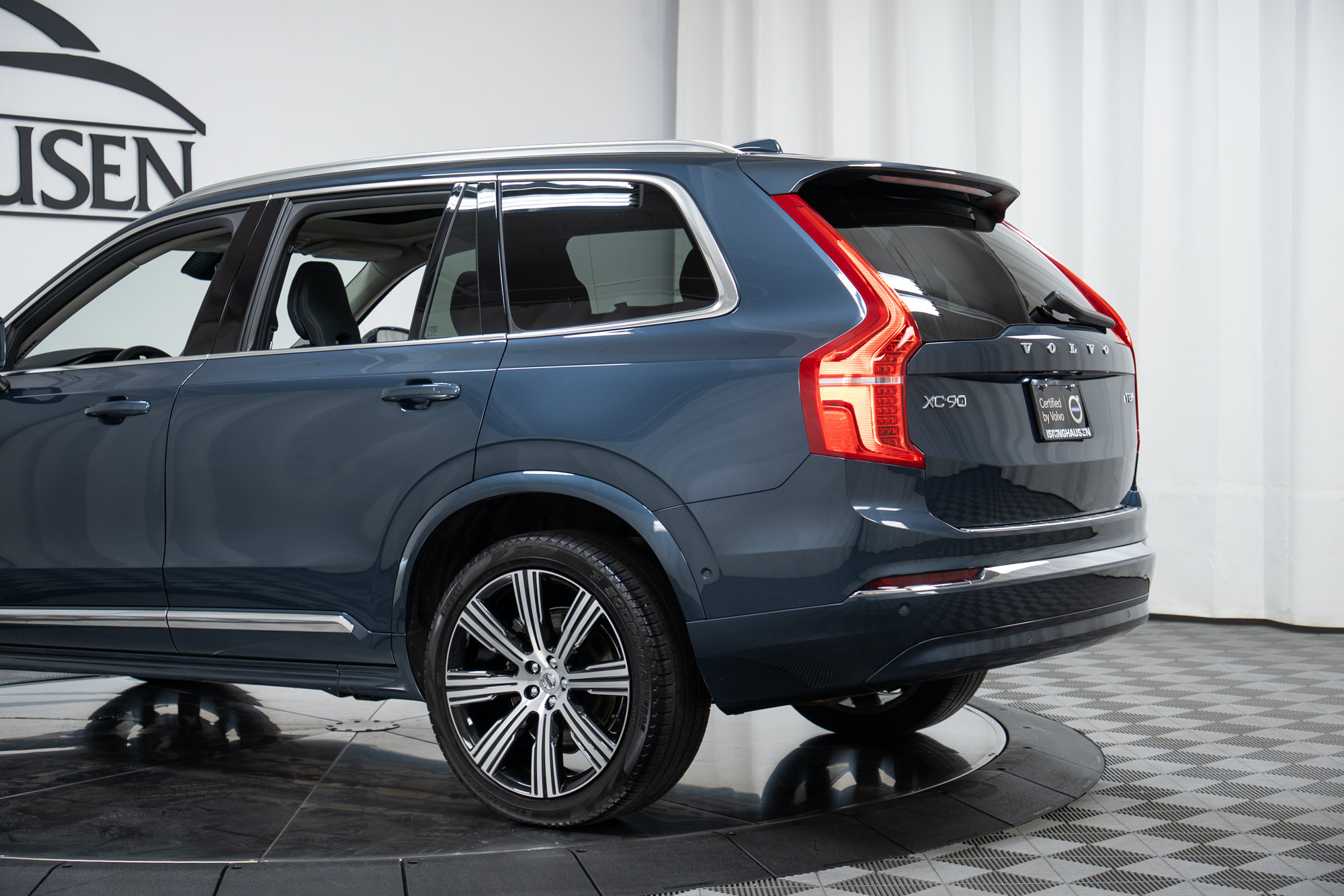 Certified 2025 Volvo XC90 T8 Plus w/ Protection Package Premier AWD/4WD image 30
