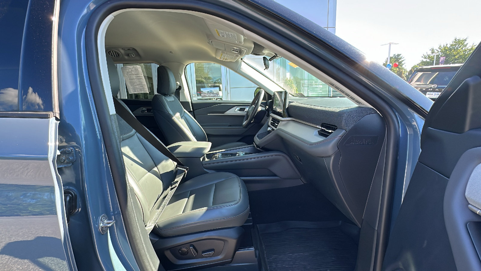 Used 2025 Ford Explorer Active w/ Active Comfort Package AWD/4WD image 25