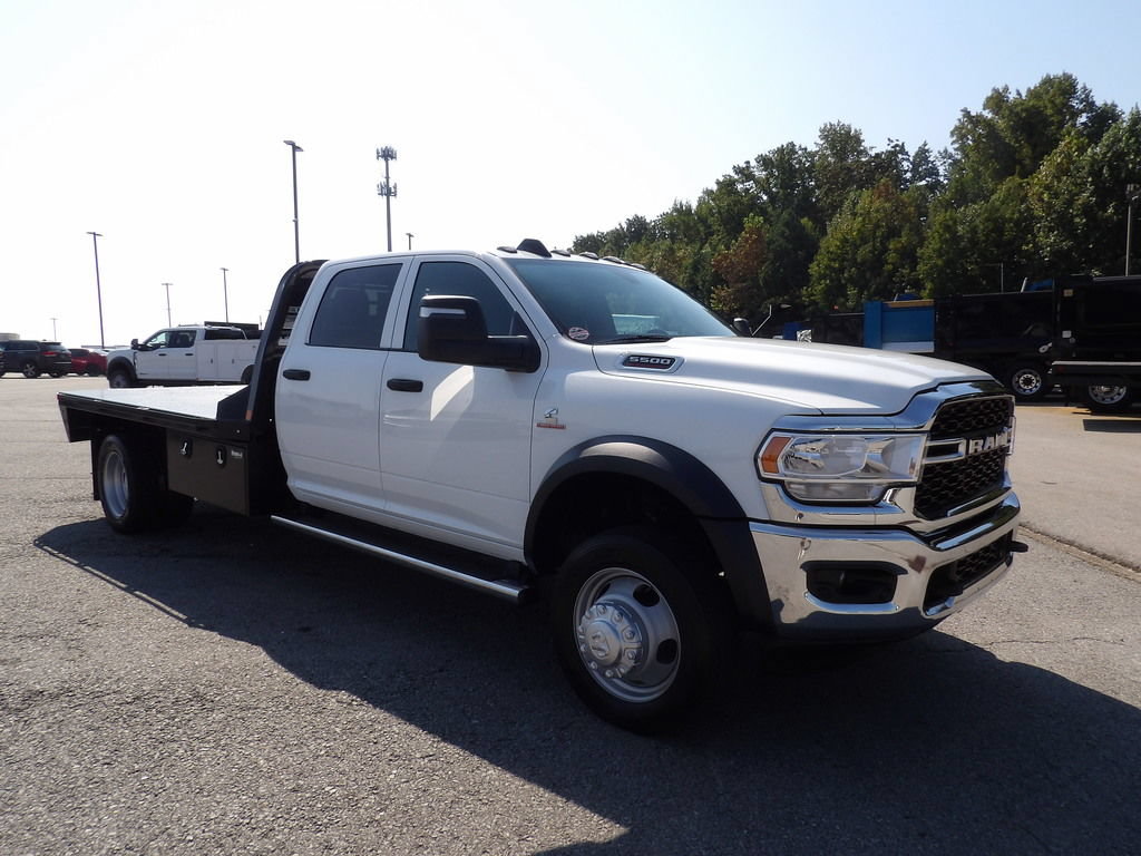 Used 2024 RAM 5500 Tradesman w/ Chrome Appearance Group AWD/4WD image 10