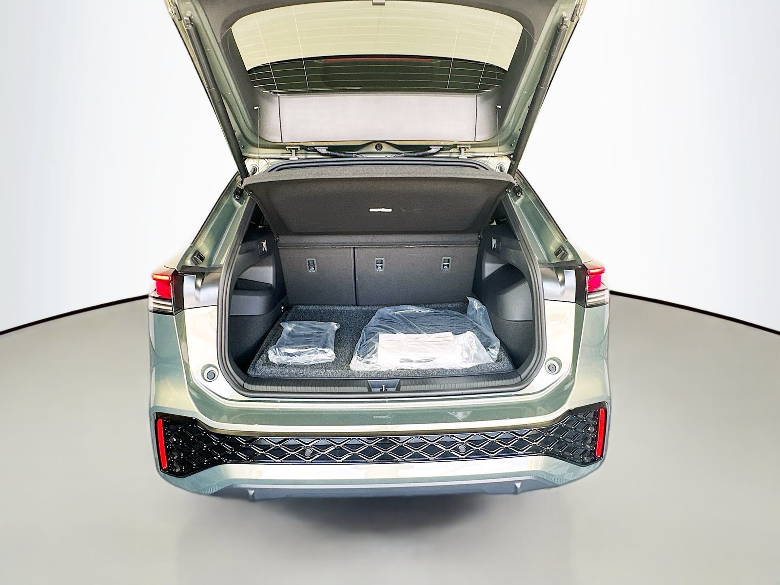 New 2026 Volkswagen Tiguan SEL R-Line AWD/4WD image 28