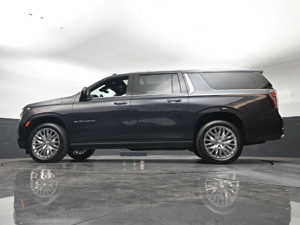 Certified 2023 Chevrolet Suburban High Country w/ Premium Package 2 AWD/4WD image 25