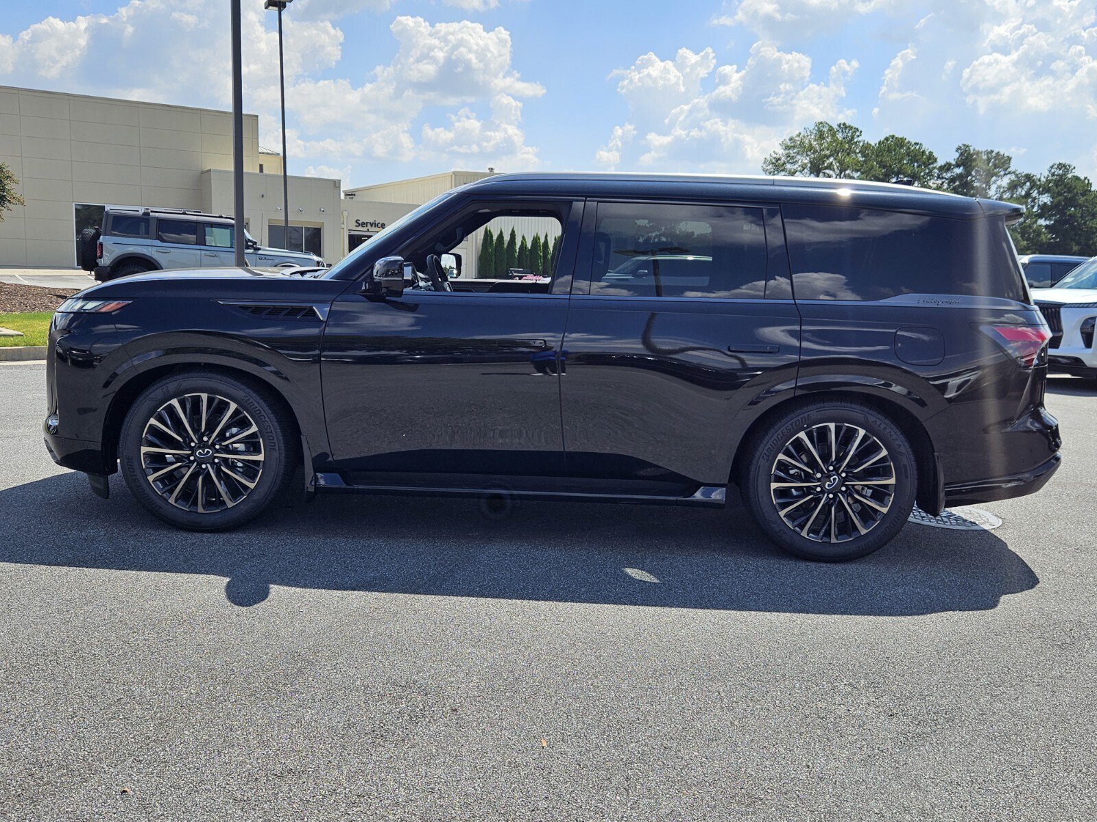 New 2027 INFINITI QX80 Autograph w/ Premium Cargo Package AWD/4WD image 9