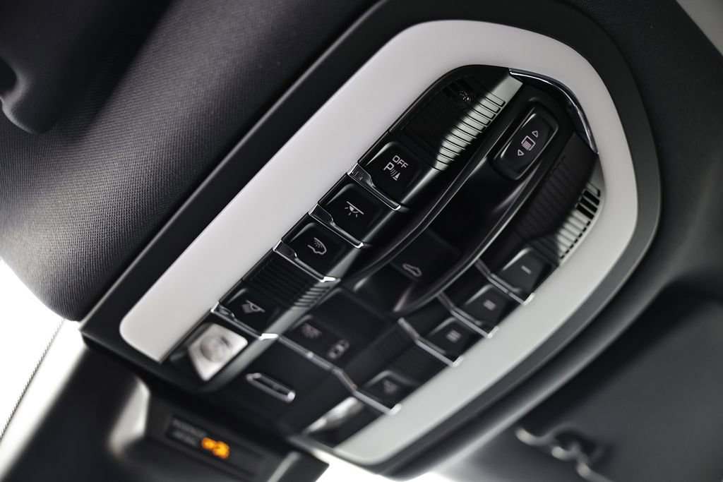 New 2026 Porsche Macan Turbo image 42