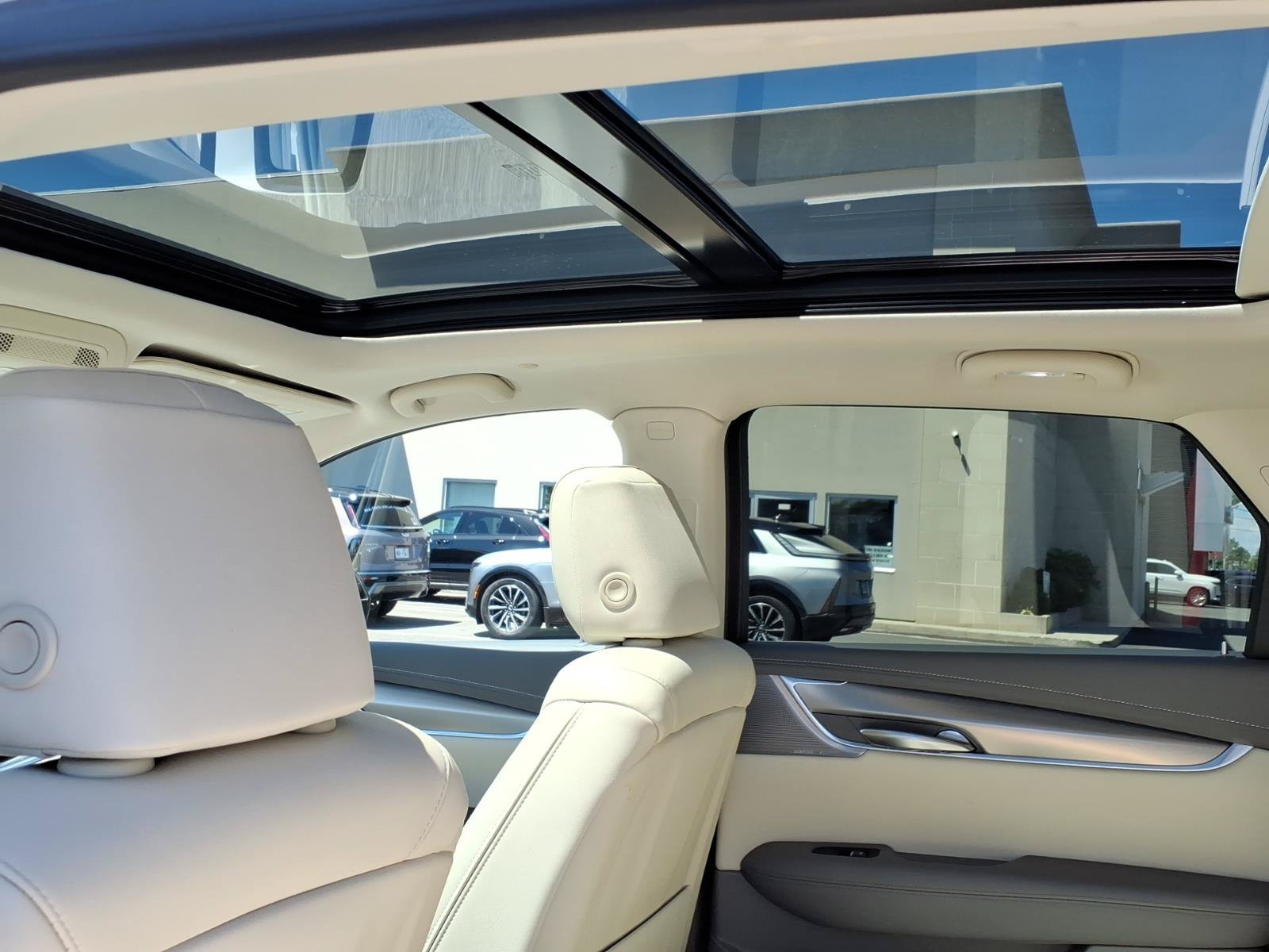 Certified 2023 Cadillac XT5 Premium Luxury AWD/4WD image 17