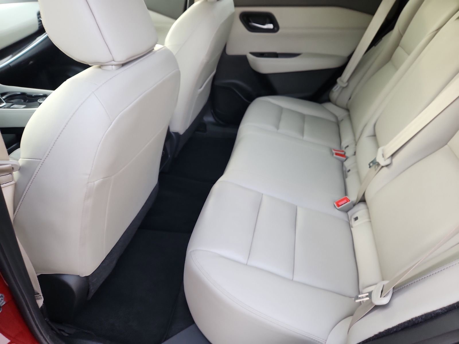 Used 2023 Nissan Rogue SL w/ SL Premium Package image 11