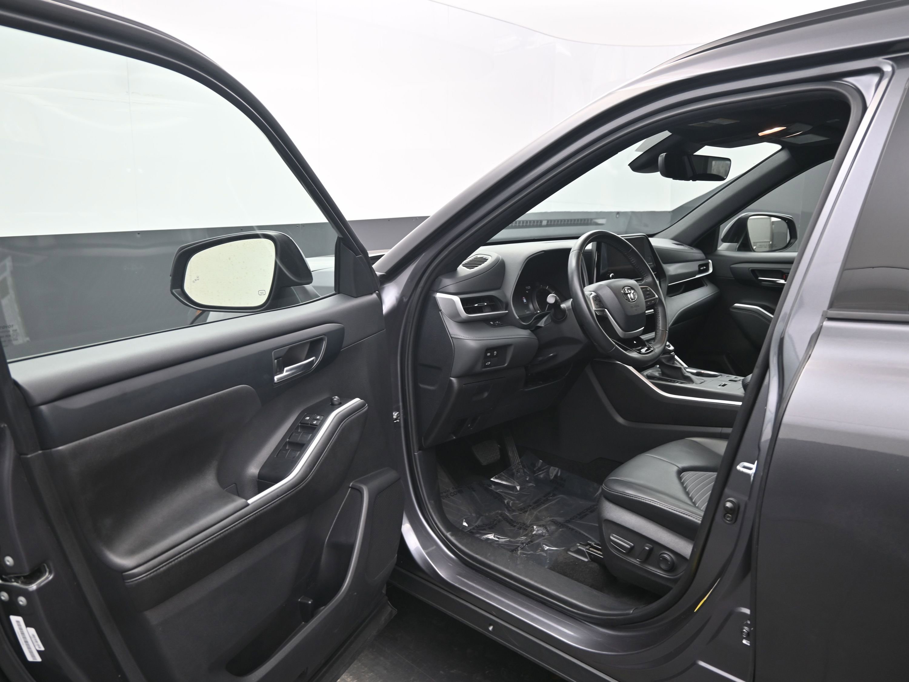 Used 2024 Toyota Highlander XSE image 15