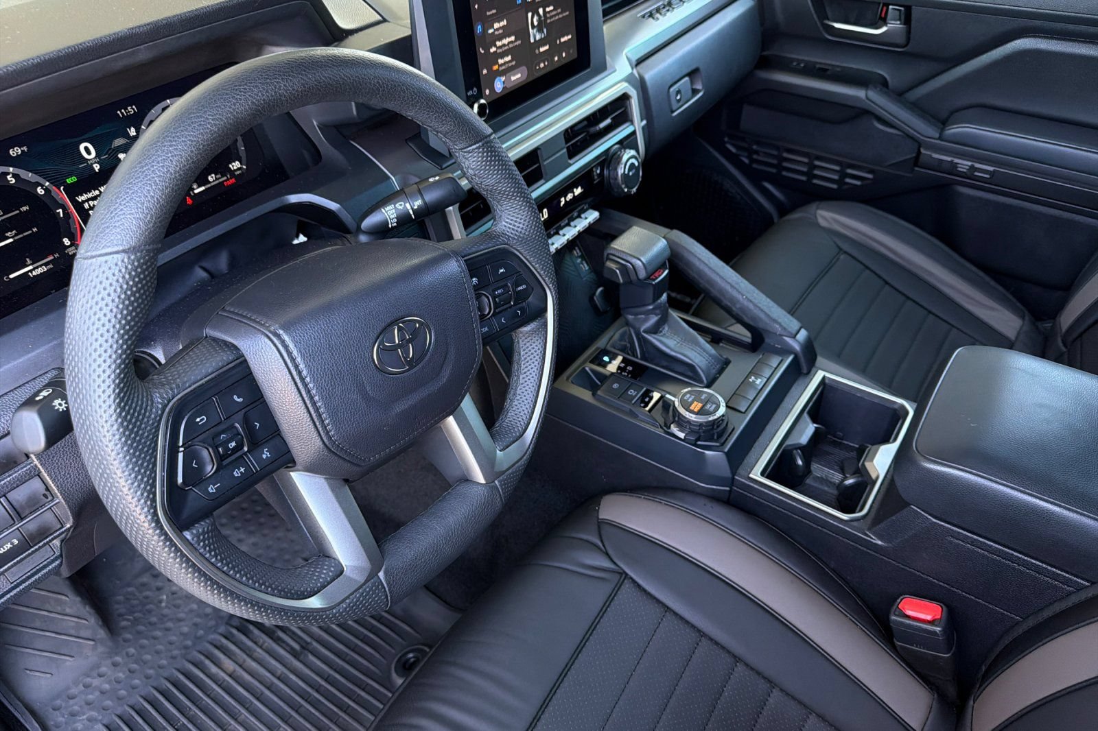 Used 2025 Toyota Tacoma TRD Off-Road w/ TRD Off Road Upgrade Package AWD/4WD image 12