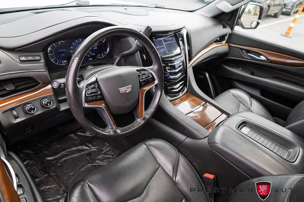 Used 2020 Cadillac Escalade Premium Luxury AWD/4WD image 25