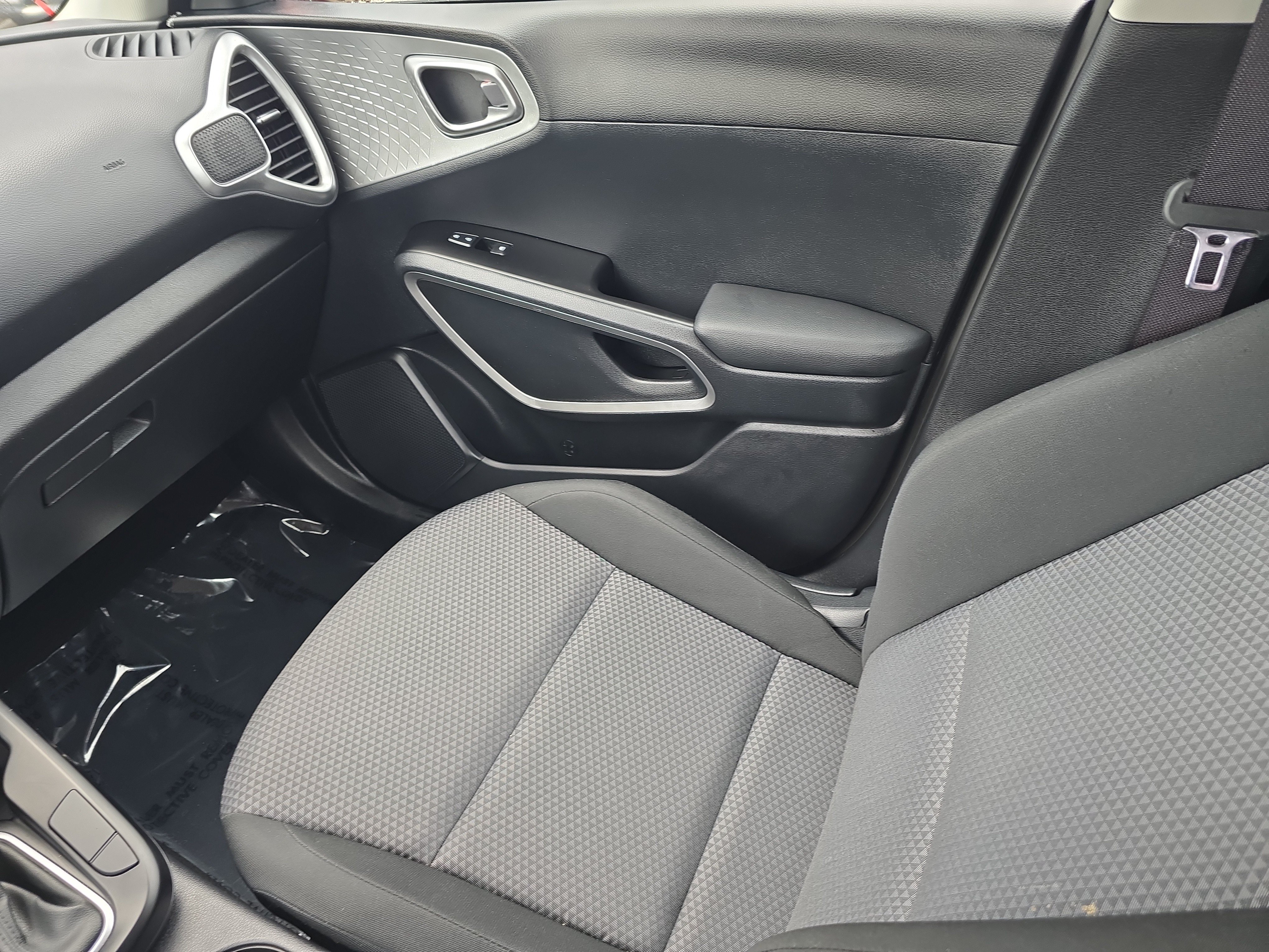 Certified 2025 Kia Soul LX FWD image 15