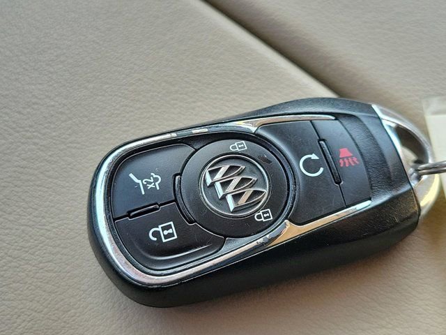 Used 2017 Buick Envision Premium image 35