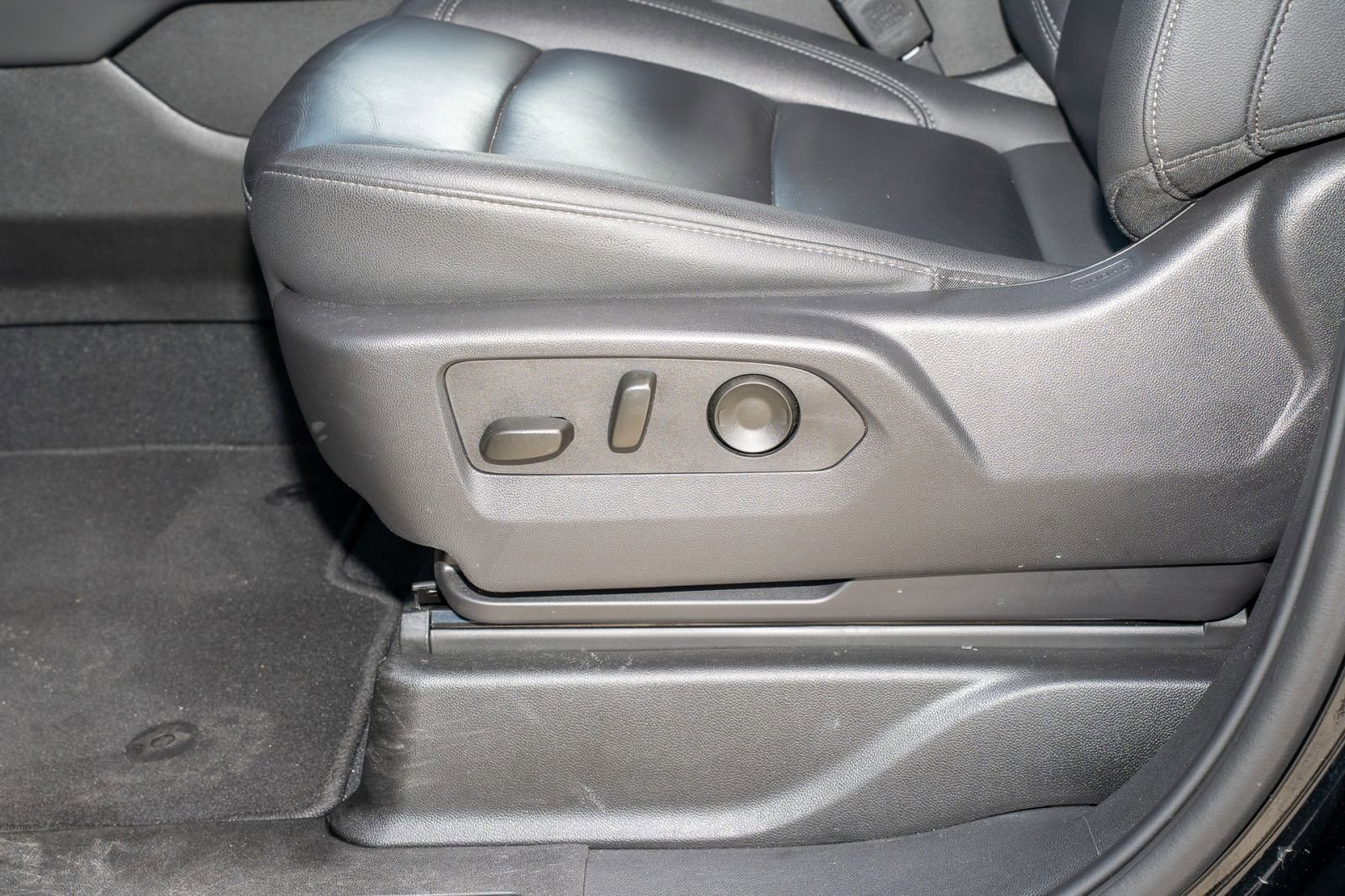 Used 2025 Chevrolet Tahoe LT image 30