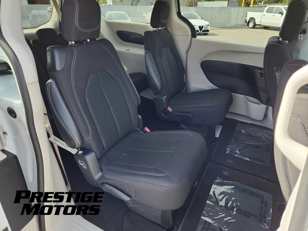 Used 2022 Chrysler Voyager LX FWD image 25