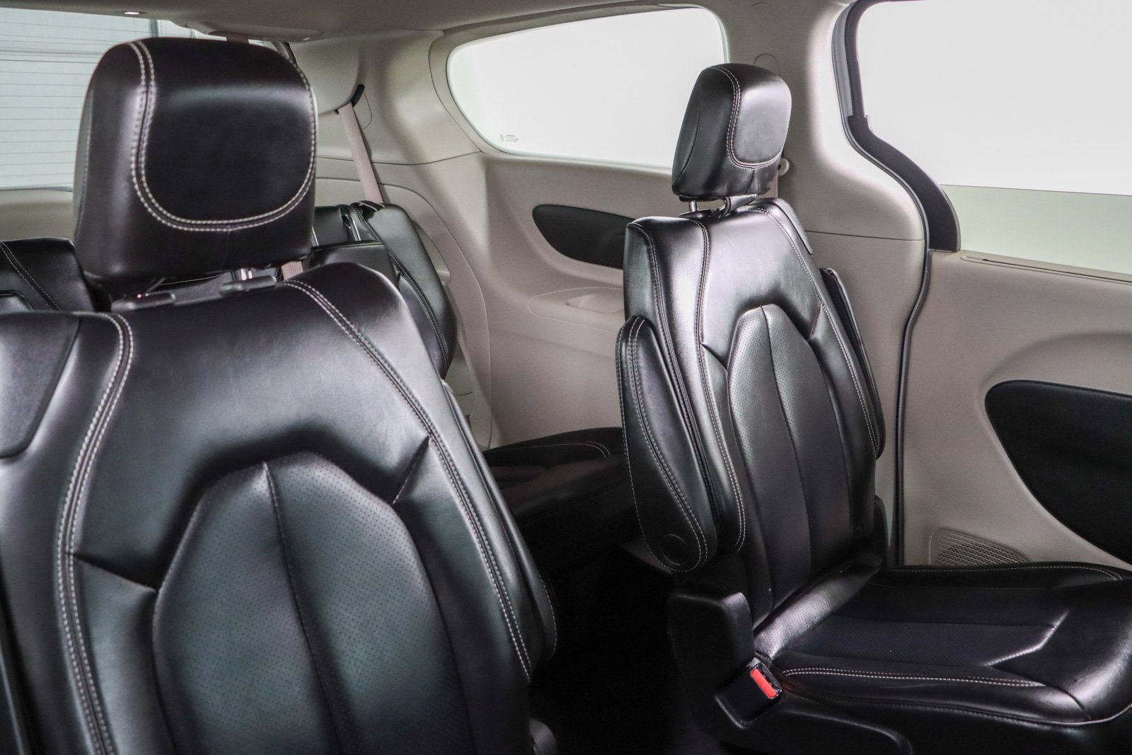 Used 2023 Chrysler Pacifica Touring-L FWD image 28