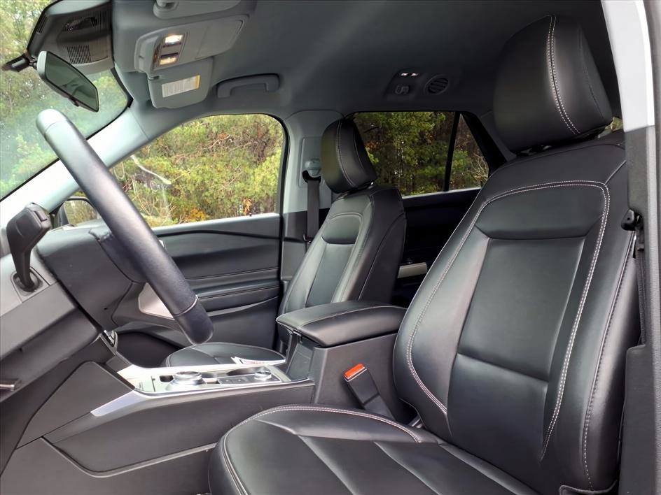 Used 2022 Ford Explorer XLT w/ Equipment Group 202A image 14