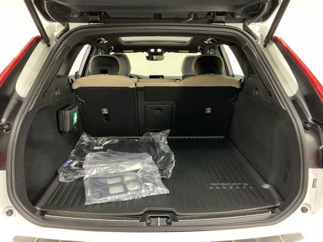 New 2026 Volvo XC60 B5 Plus w/ Protection Package Premier image 39