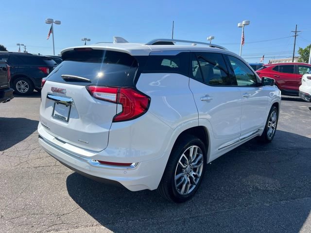 Used 2024 GMC Terrain Denali w/ Denali Premium Package AWD/4WD image 5