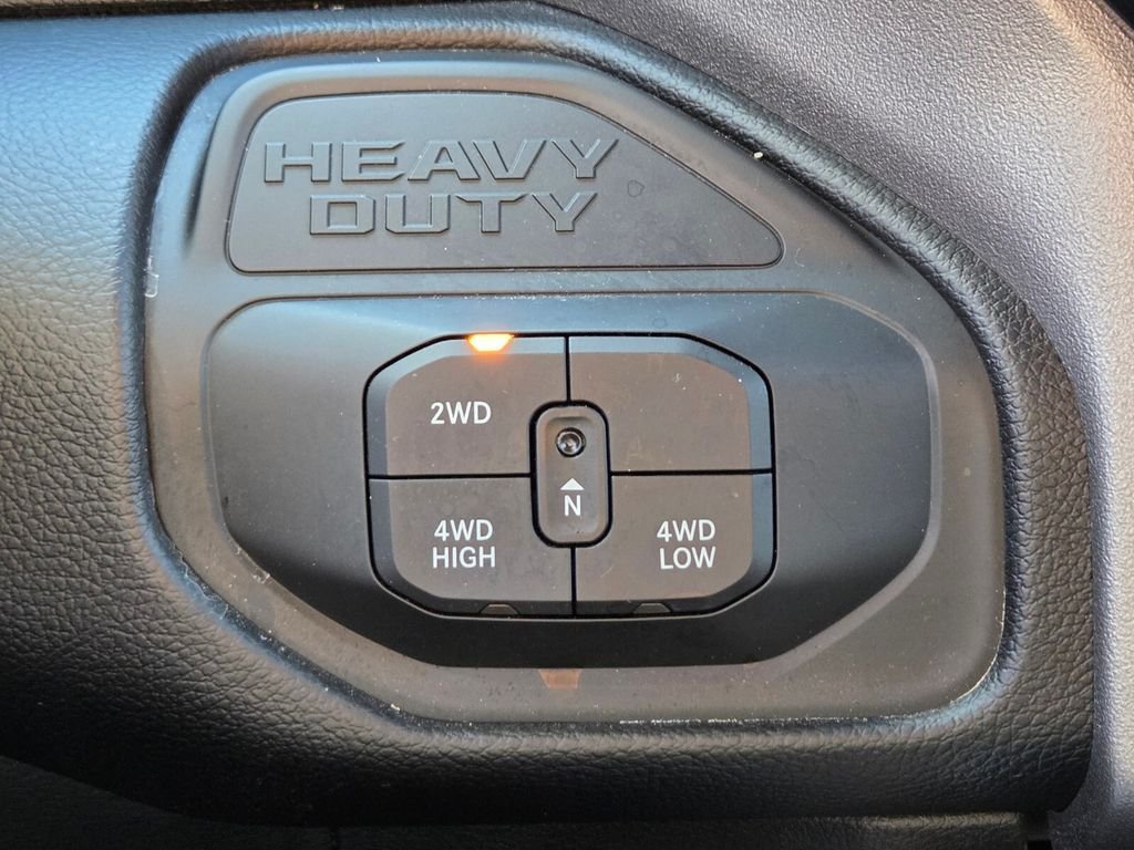 Used 2025 RAM 2500 Laramie AWD/4WD image 33