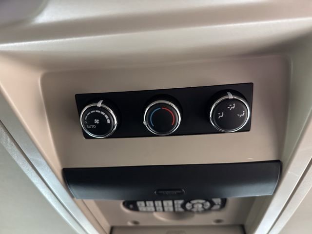 Used 2013 Chrysler Town & Country Touring image 31