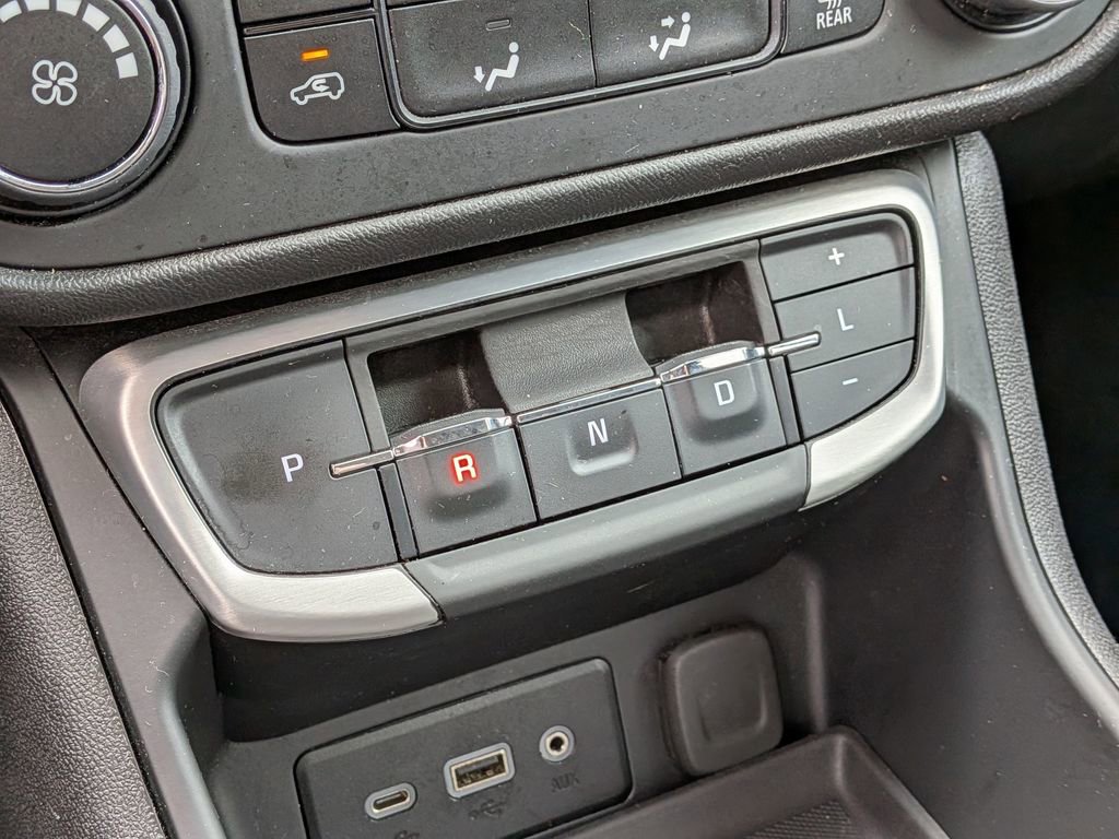 Used 2024 GMC Terrain SLE FWD image 17