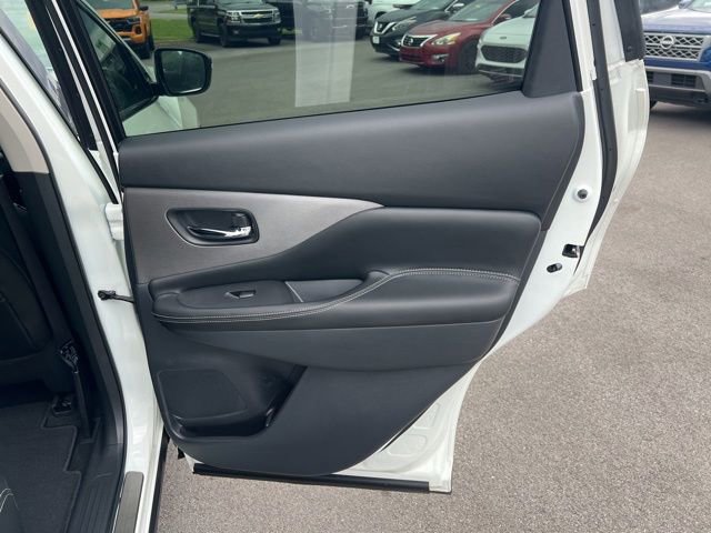Used 2024 Nissan Murano SV w/ SV Midnight Edition Package image 12