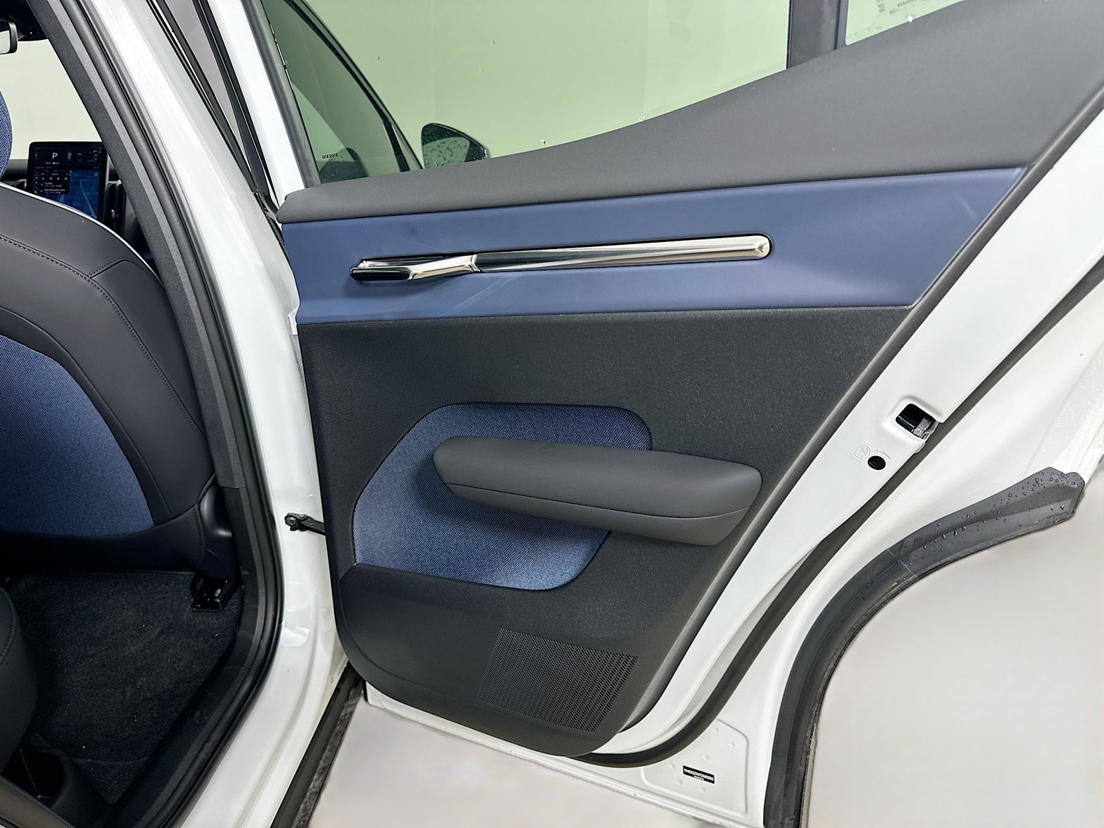 New 2026 Volvo EX30 Plus w/ Protection Package Premier AWD/4WD image 40