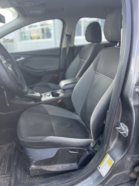 Used 2014 Ford Focus SE w/ SE Winter Package image 9