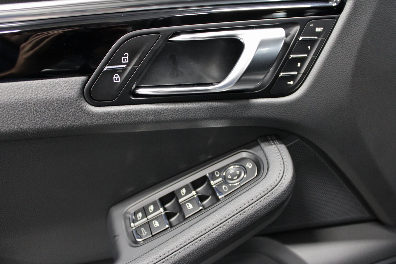 New 2026 Porsche Macan image 25