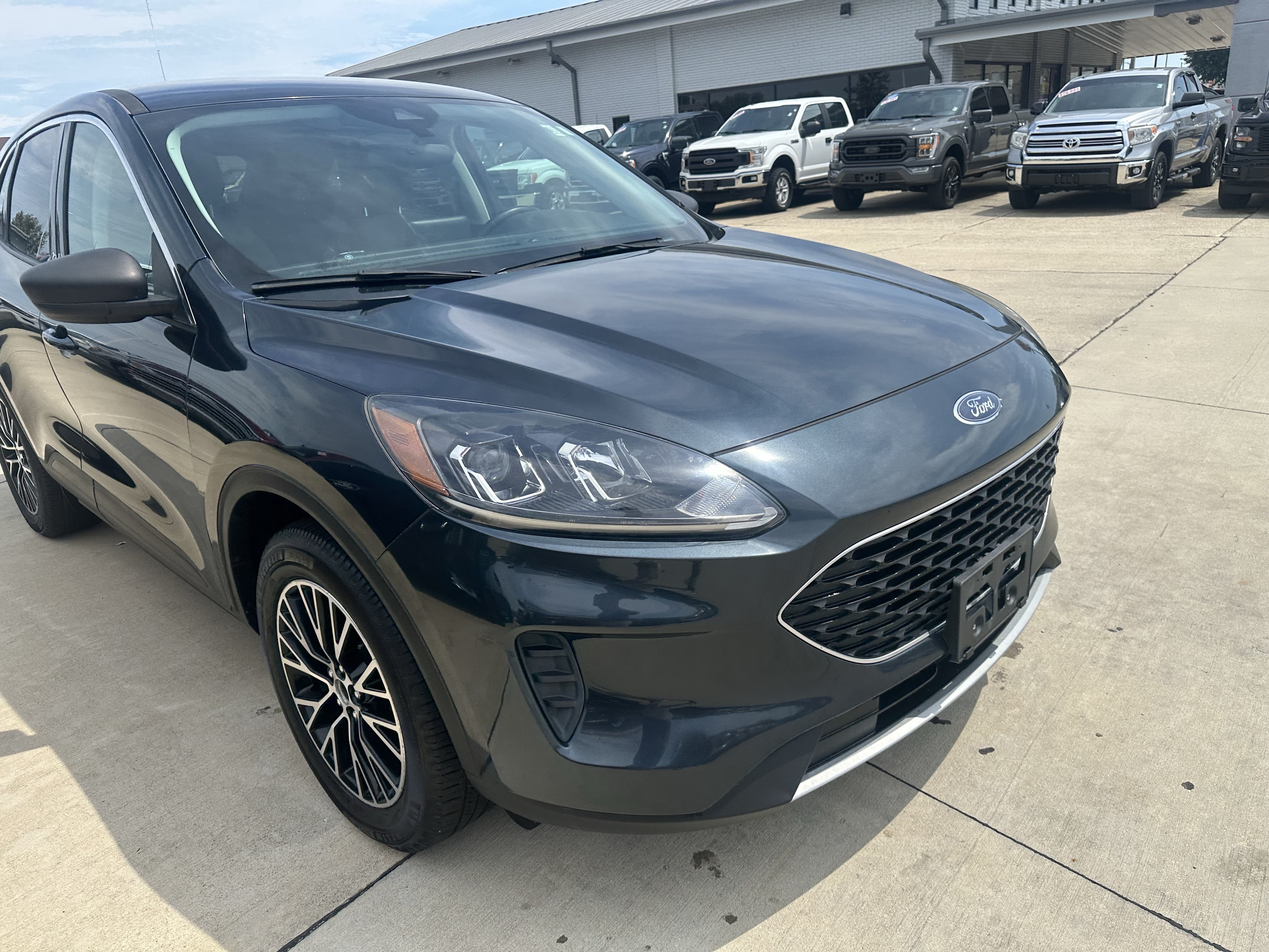 Used 2022 Ford Escape SE w/ Convenience Package FWD image 3