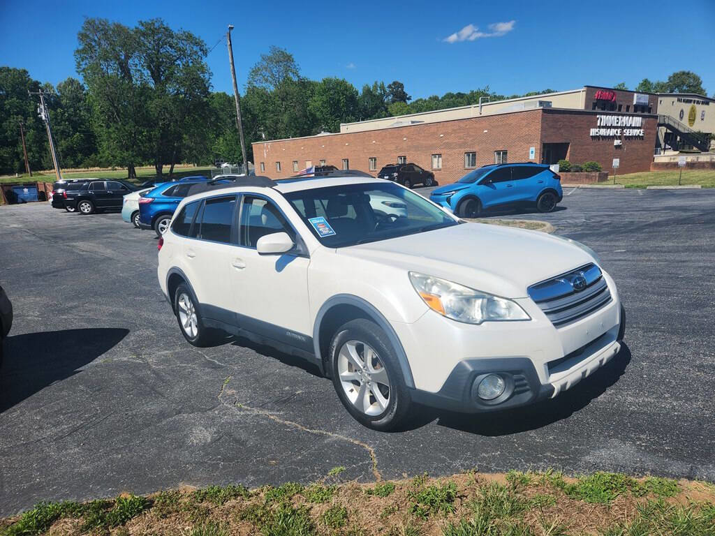 Used 2013 Subaru Outback 2.5i Limited AWD/4WD image 3